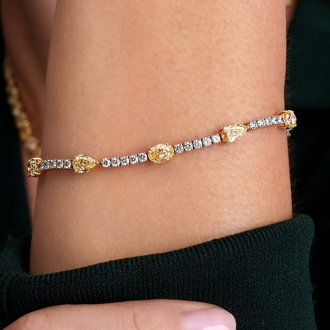 Round Diamond 18K Gold Tennis Bracelet With Fancy Yellow Diamond Accents - Tennis Bracelet