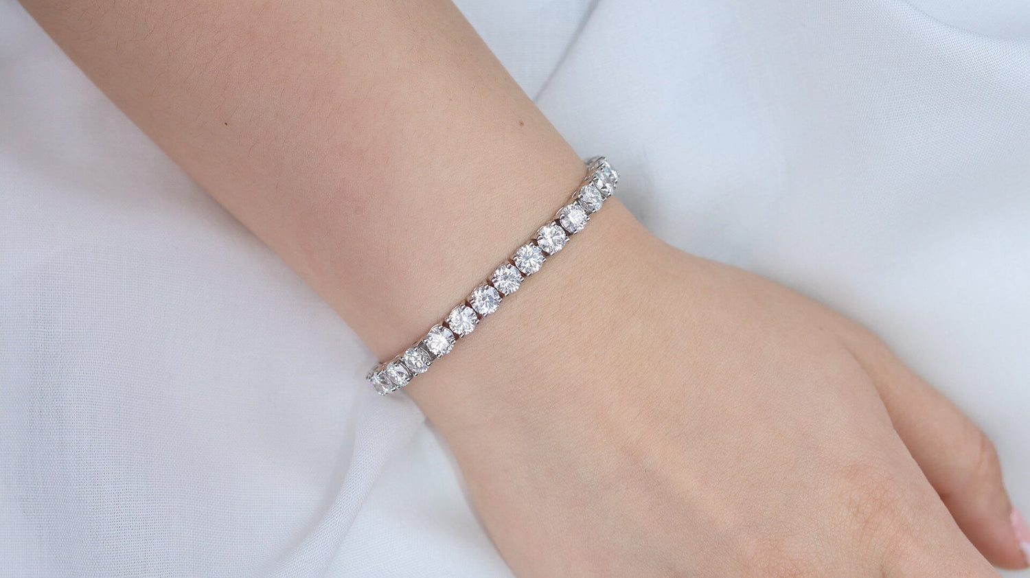 Tennis Bracelets Explained: History, Meaning, and Modern Trends (2026)